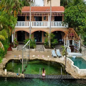 Chez Waffle Hotel Puerto Aventuras